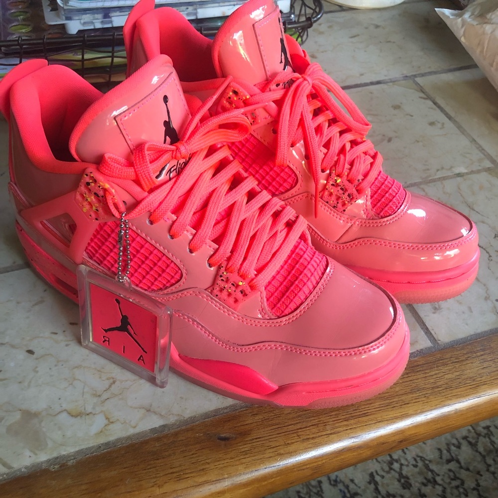 Air Jordan 4 Retro Hot Punch